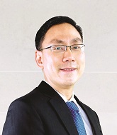 Photo of Dr Low How Cheng