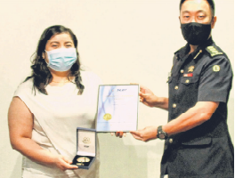 Off-duty nurse gets SCDF award for saving man with cardiac arrest